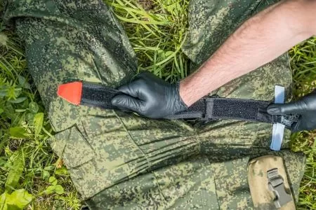 Жгут-турникет крoвooстaнaвливaющий МЕДПЛАНТ ЖК-01 с лентой для фиксации времени, вид сложения 2, артикул 1747