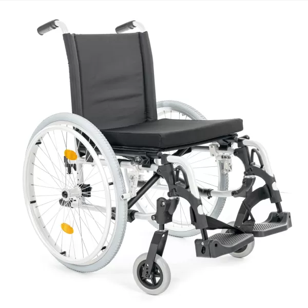 Кресло-коляска МЕТ STABLE, артикул 20460, с регулировкой высоты подлокотников, ширина сиденья 43 см, колеса пневматические