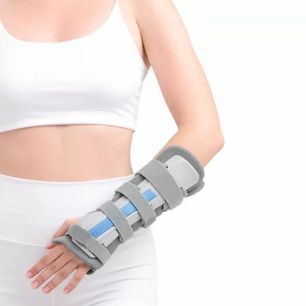 Бандаж на лучезапястный сустав ORTO LWR-622 длинный, правый, размер универсальный