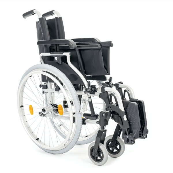 Кресло-коляска МЕТ STABLE, артикул 20460, с регулировкой высоты подлокотников, ширина сиденья 43 см, колеса пневматические